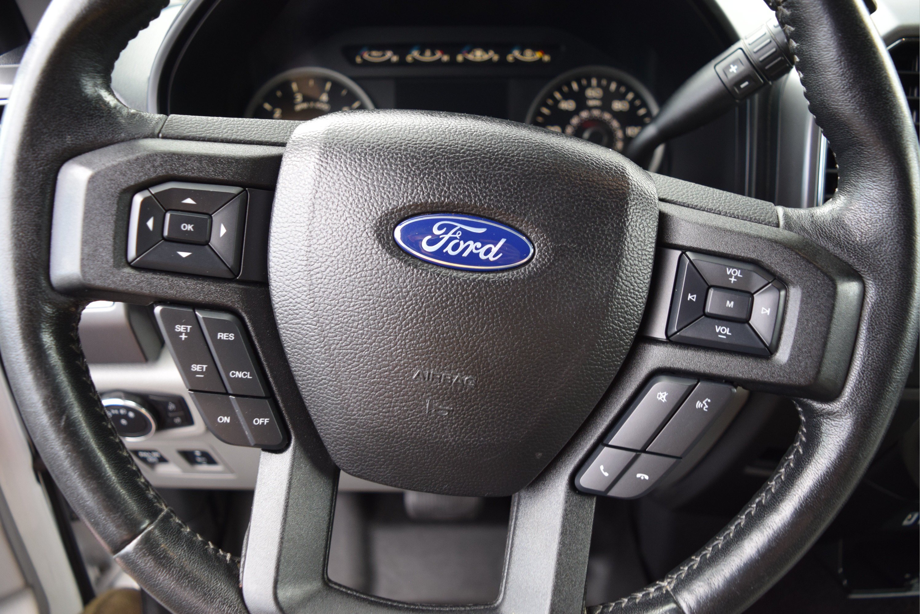 Used 2017 Ford F150 XLT w/ Equipment Group 302A Luxury AWD/4WD image 12