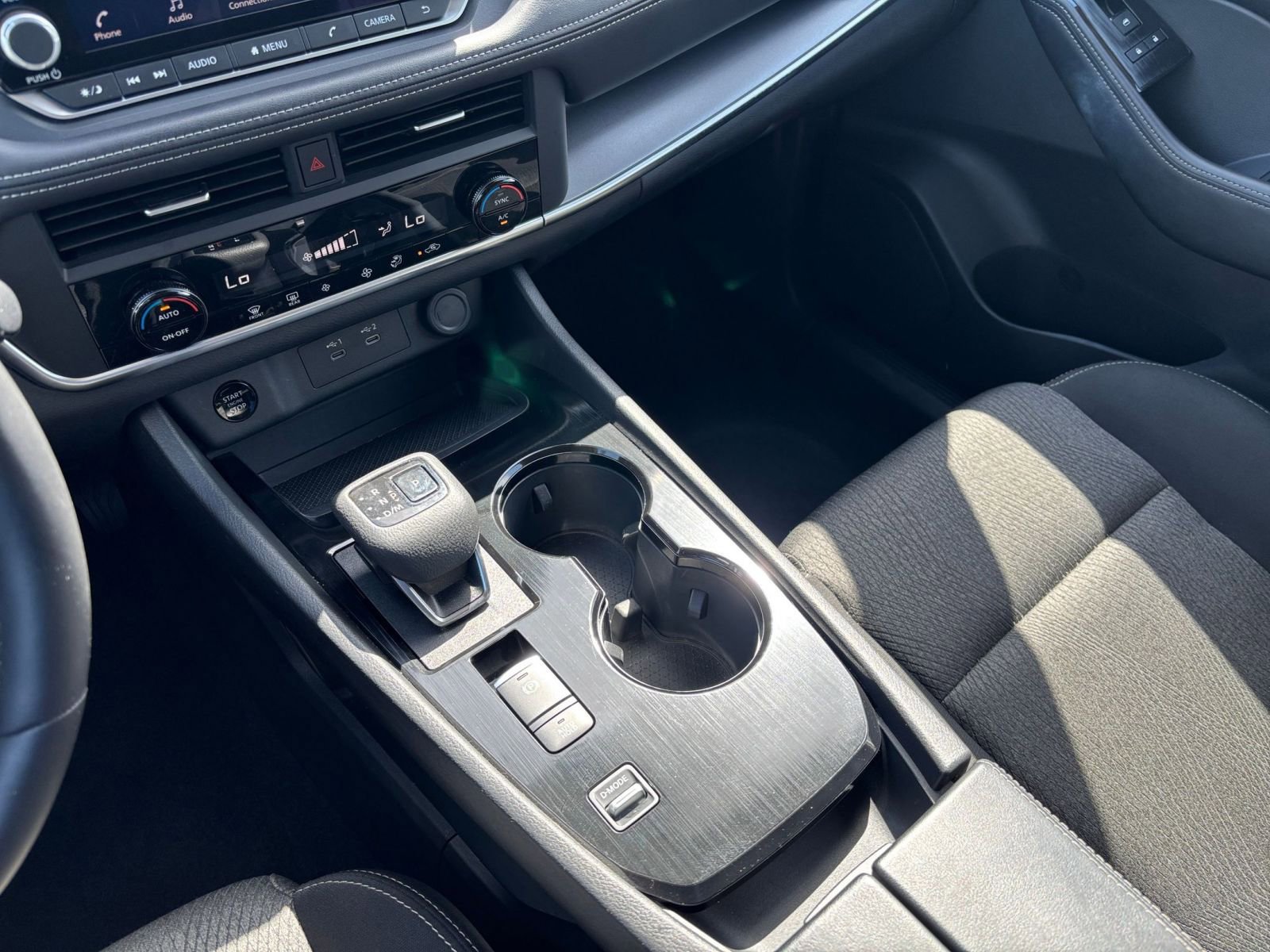 Used 2025 Nissan Rogue SV FWD image 43