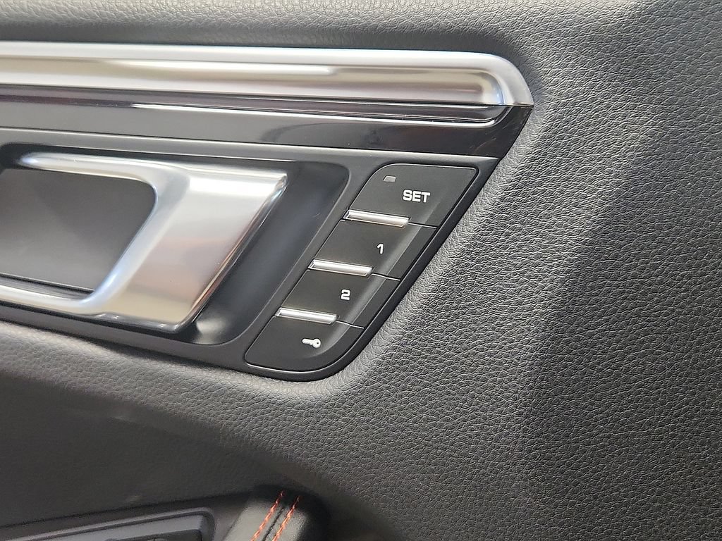 Used 2023 Porsche Macan AWD/4WD image 24