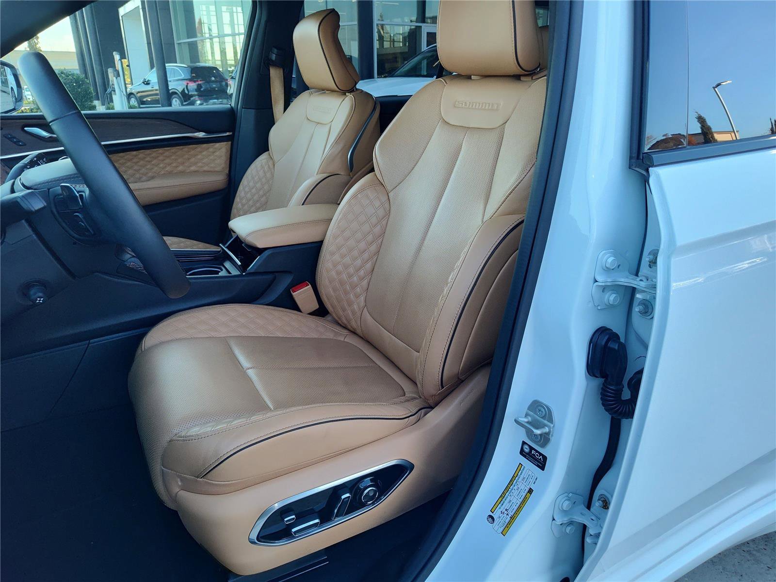 Used 2024 Jeep Grand Cherokee L Summit w/ High Altitude Package image 19