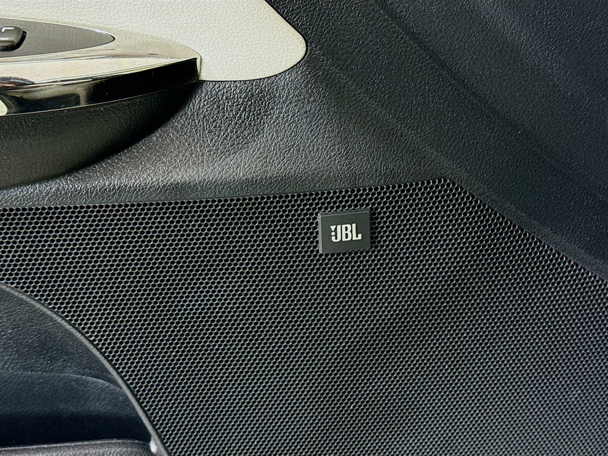 Used 2018 Toyota Avalon Limited image 21