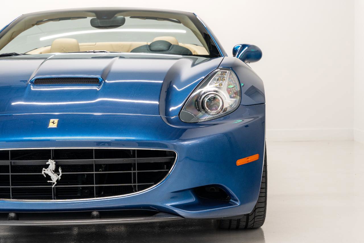 Used 2010 Ferrari California RWD image 27