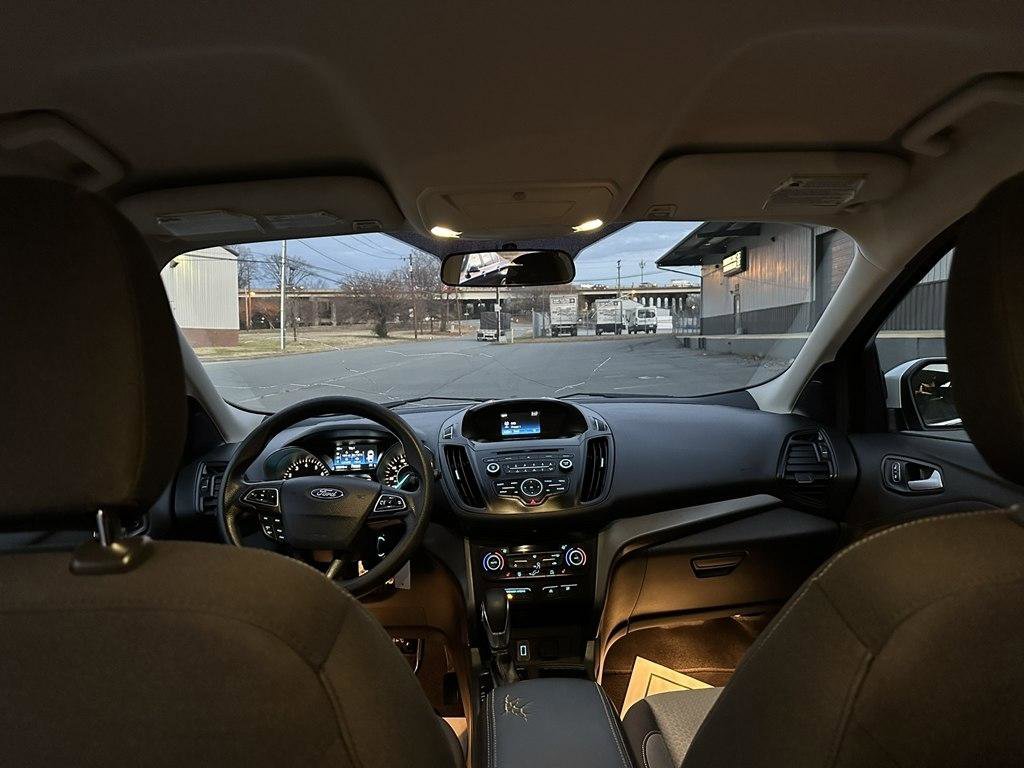 Used 2018 Ford Escape SE FWD image 40