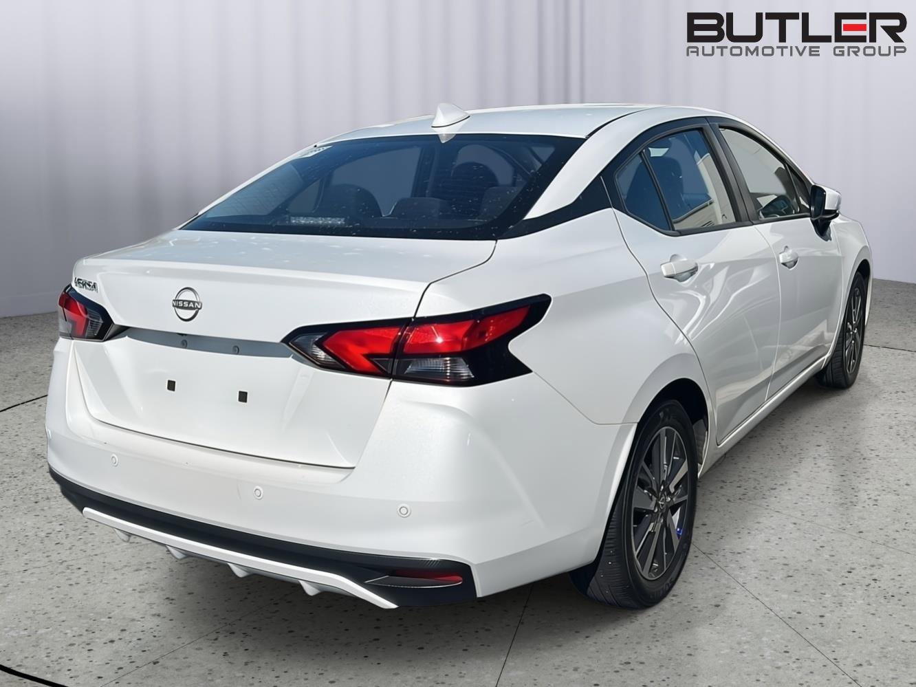 Used 2025 Nissan Versa SV image 6