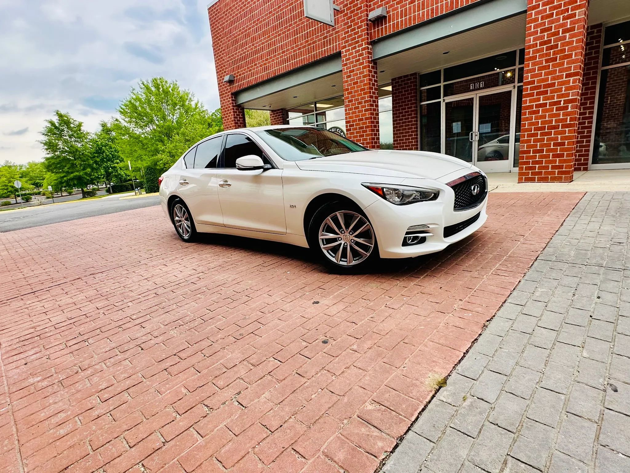 Used 2016 INFINITI Q50 2.0t w/ Moonroof Package