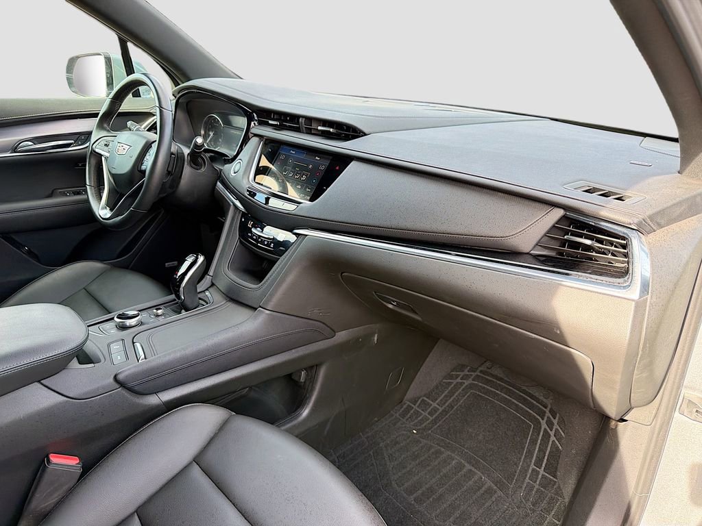 Used 2024 Cadillac XT6 Luxury image 31