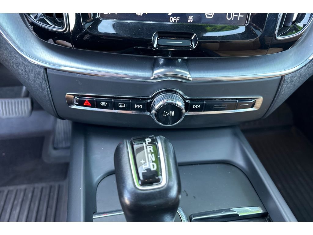 Used 2018 Volvo XC60 T5 Momentum image 22