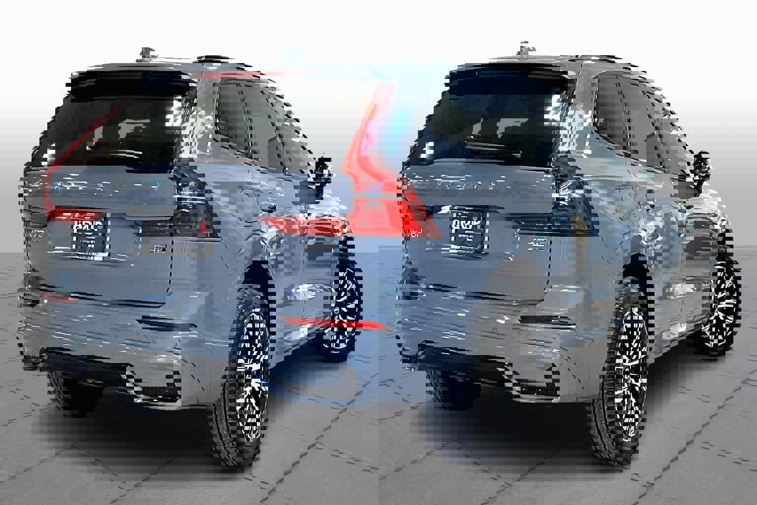 Used 2024 Volvo XC60 B5 Plus image 13