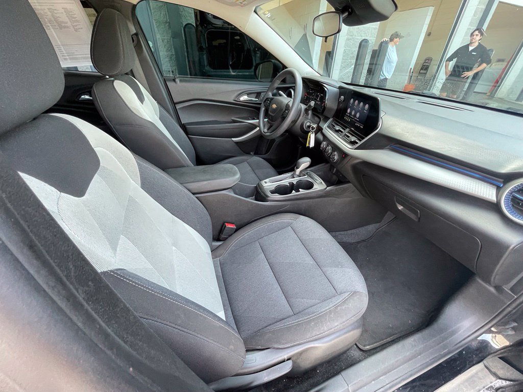 Used 2024 Chevrolet Trax LS FWD image 29