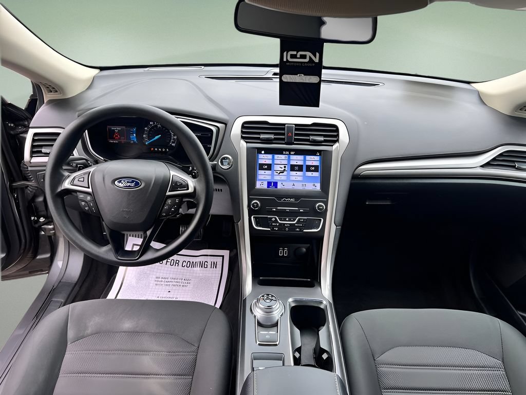 Used 2019 Ford Fusion SE FWD image 12