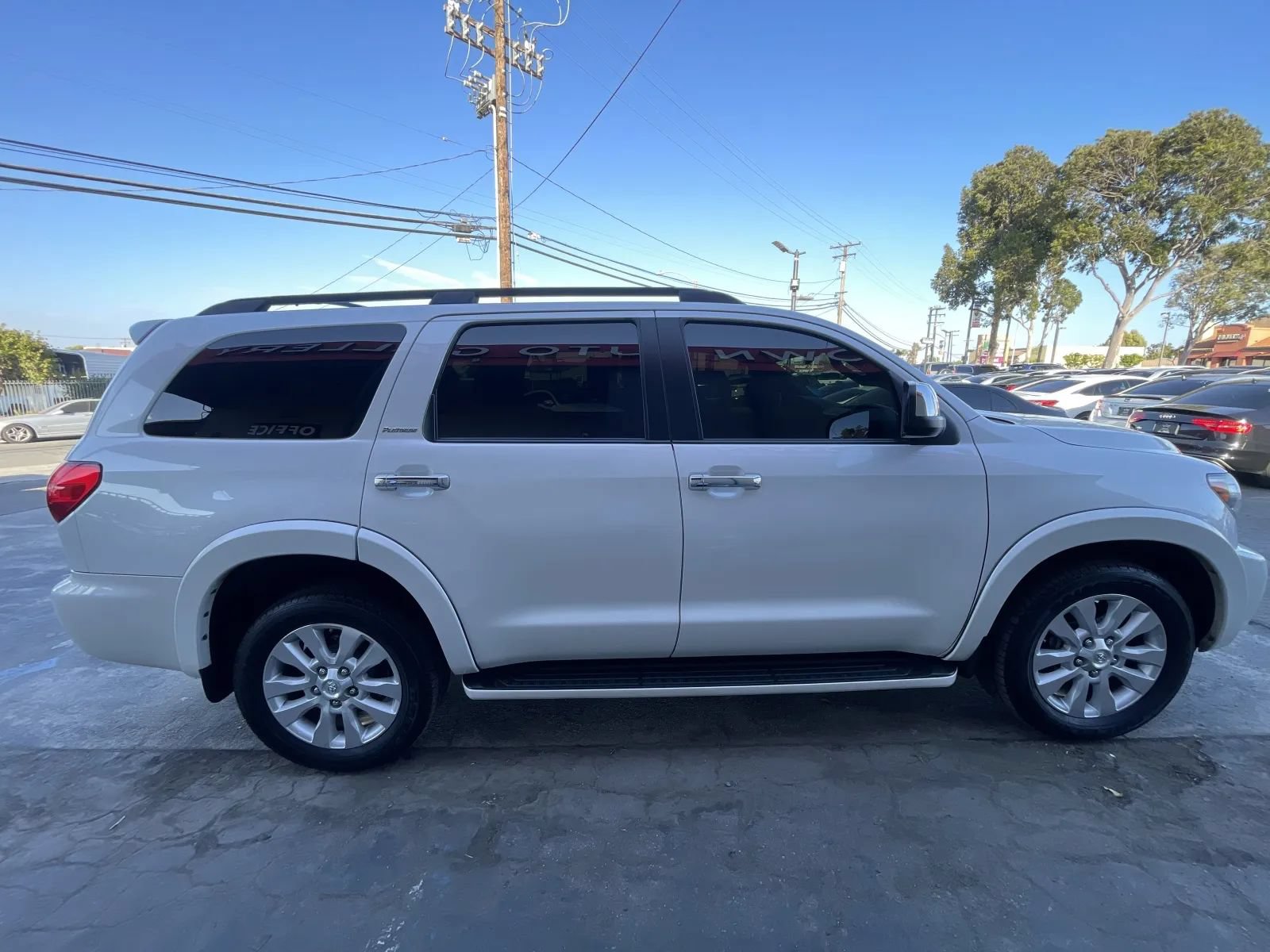 Used 2017 Toyota Sequoia Platinum RWD image 4
