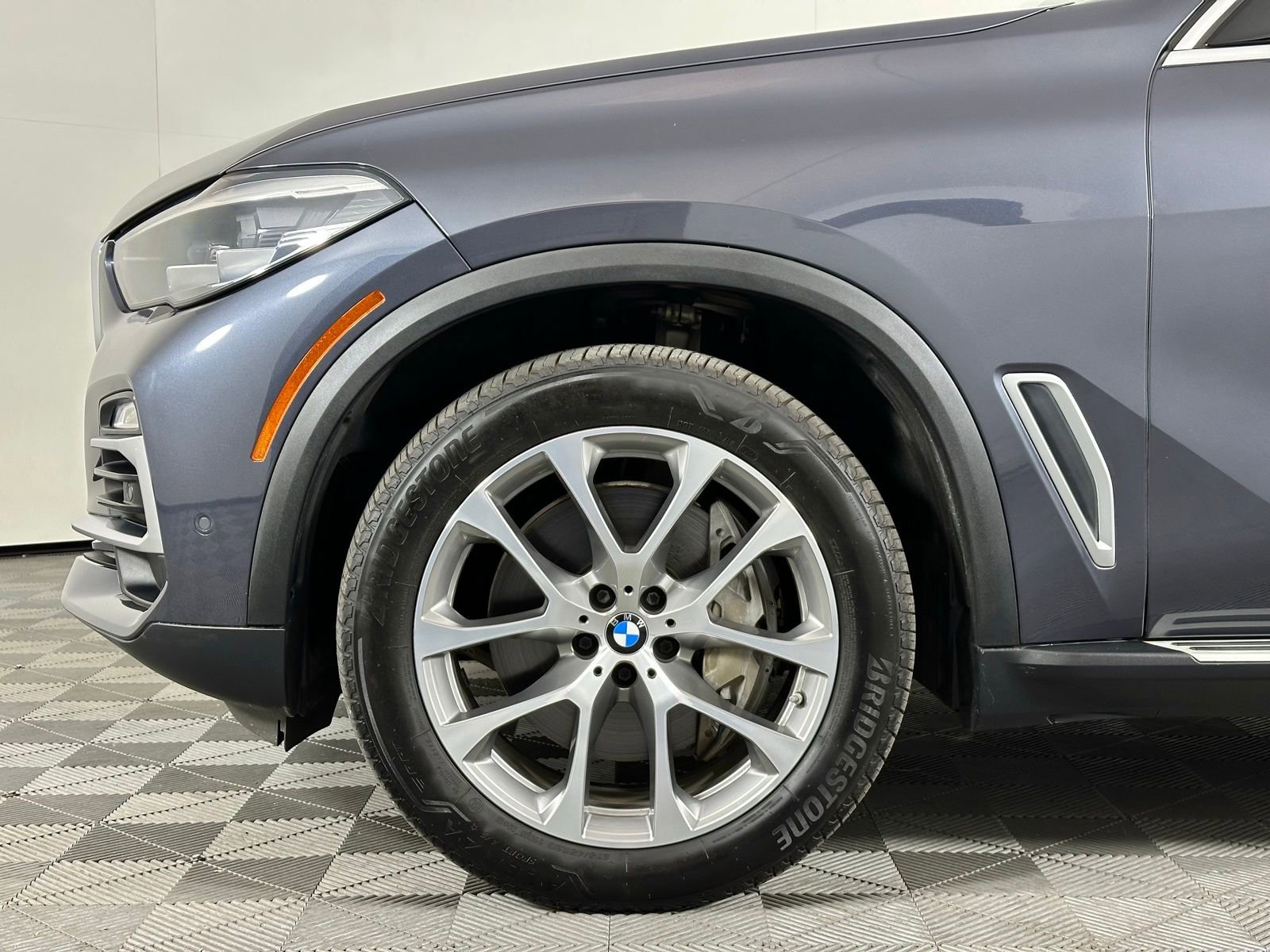 Used 2019 BMW X5 xDrive50i w/ Parking Assistance Package image 8