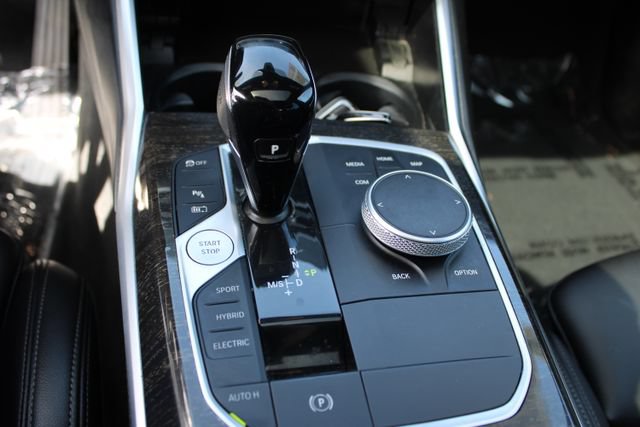 Used 2022 BMW 330e w/ Convenience Package RWD image 32