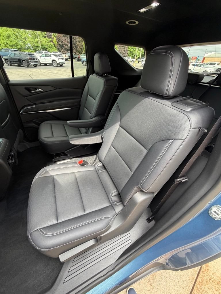 Certified 2025 Chevrolet Traverse LT FWD image 13