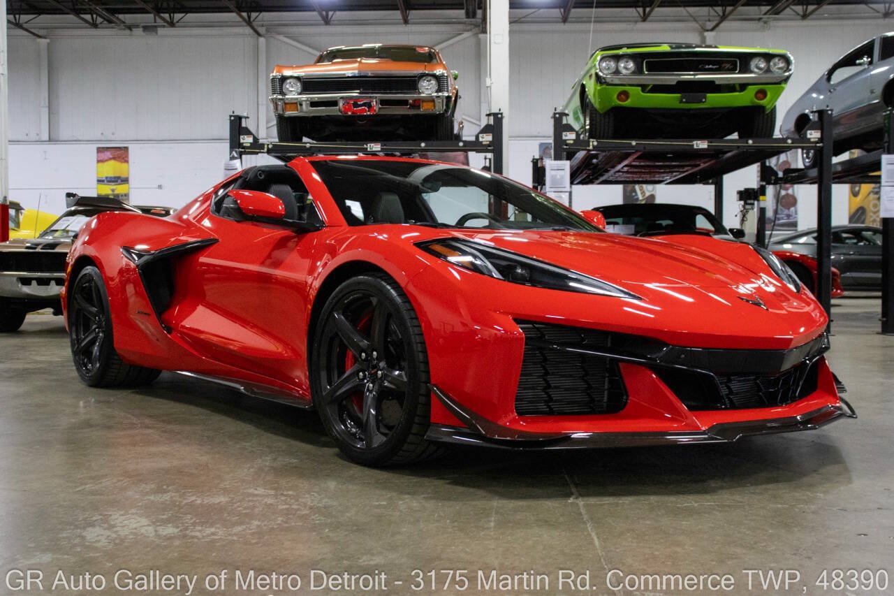 Used 2023 Chevrolet Corvette Z06 w/ Z07 Performance Package RWD image 11