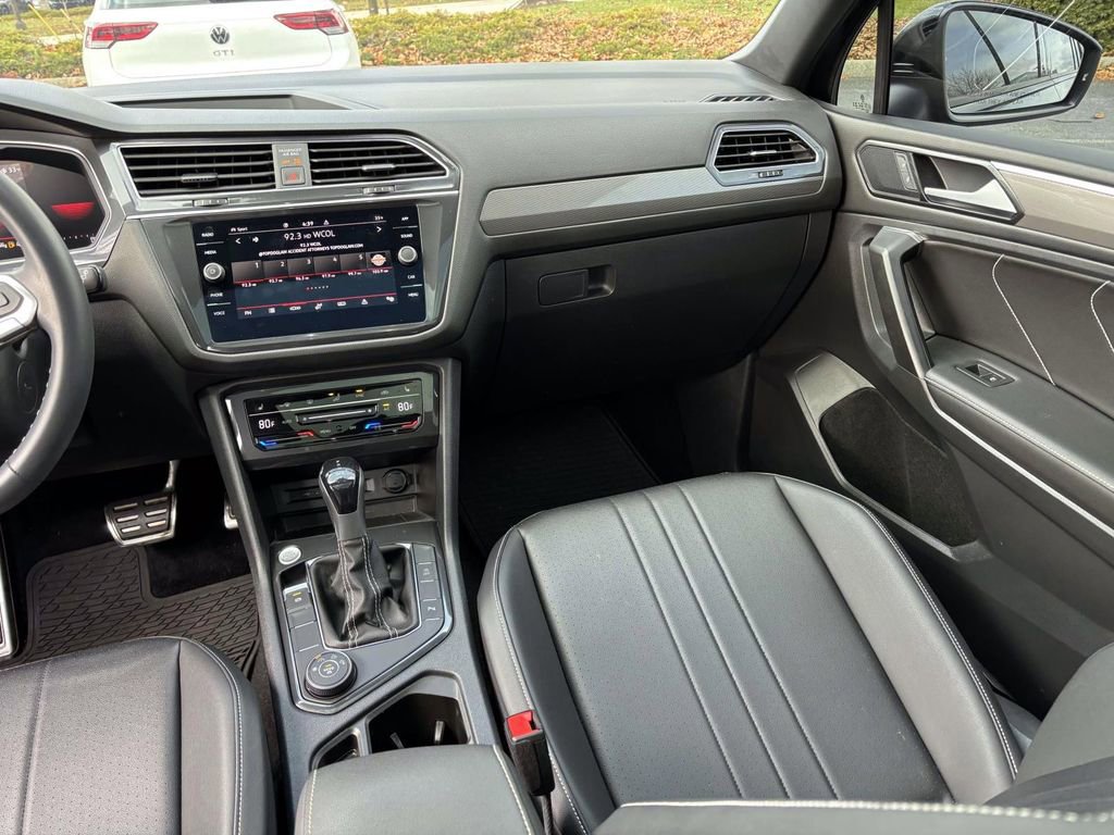 Used 2023 Volkswagen Tiguan SE R-Line image 31