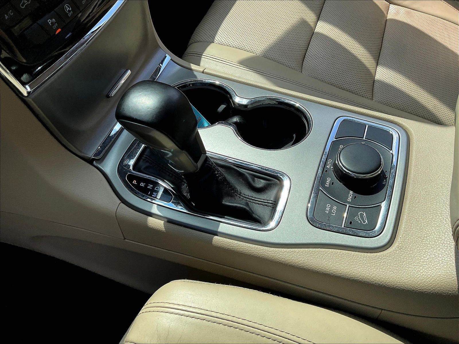 Used 2020 Jeep Grand Cherokee Limited w/ Luxury Group II AWD/4WD image 19