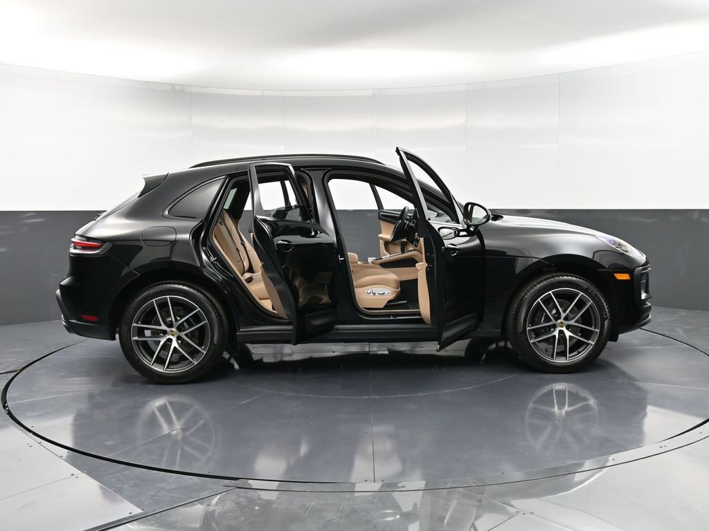 Used 2025 Porsche Macan AWD/4WD image 35