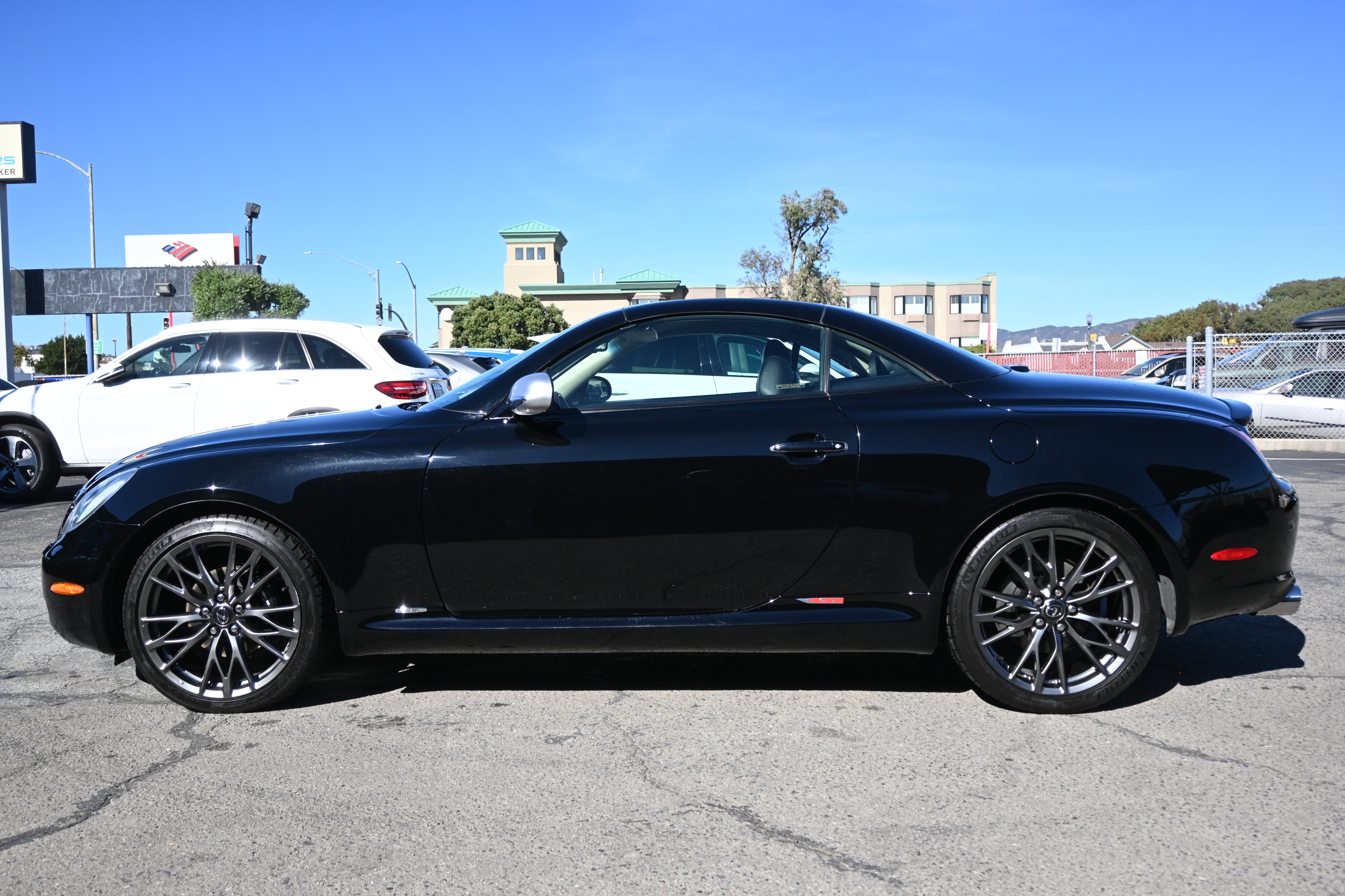Used 2005 Lexus SC 430 Convertible image 2