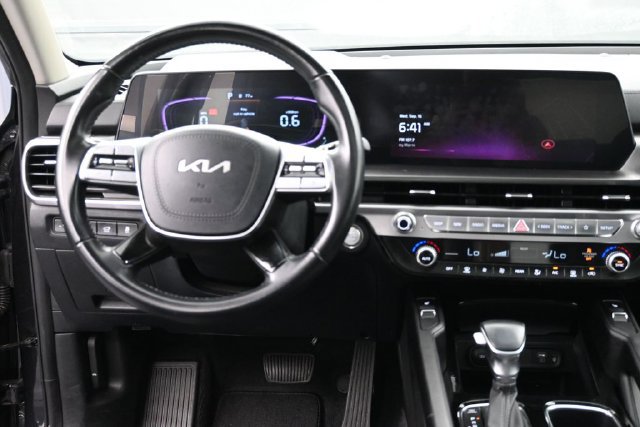 Used 2025 Kia Telluride S FWD image 13