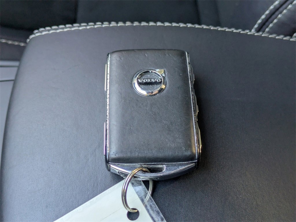 Used 2021 Volvo XC40 T5 R-Design w/ Climate Package image 40