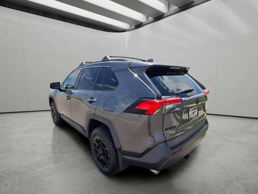 Used 2021 Toyota RAV4 XLE AWD/4WD image 3