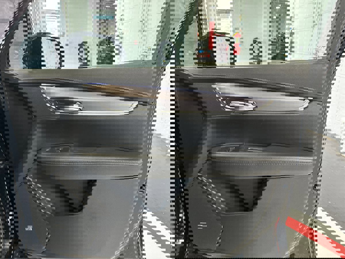 Used 2018 Cadillac XT5 Premium Luxury FWD image 27