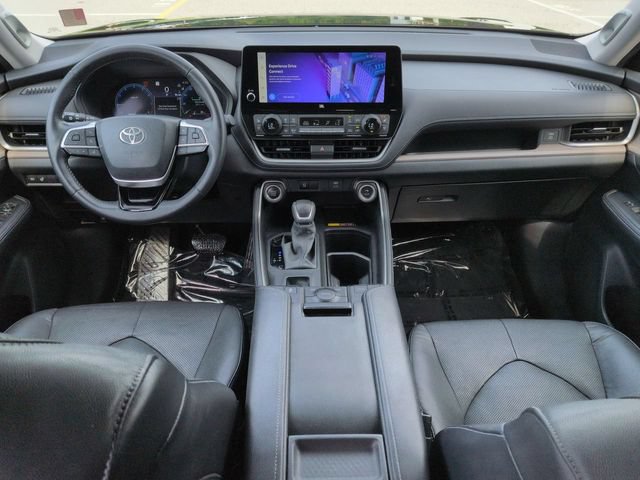 Certified 2024 Toyota Grand Highlander FWD image 15