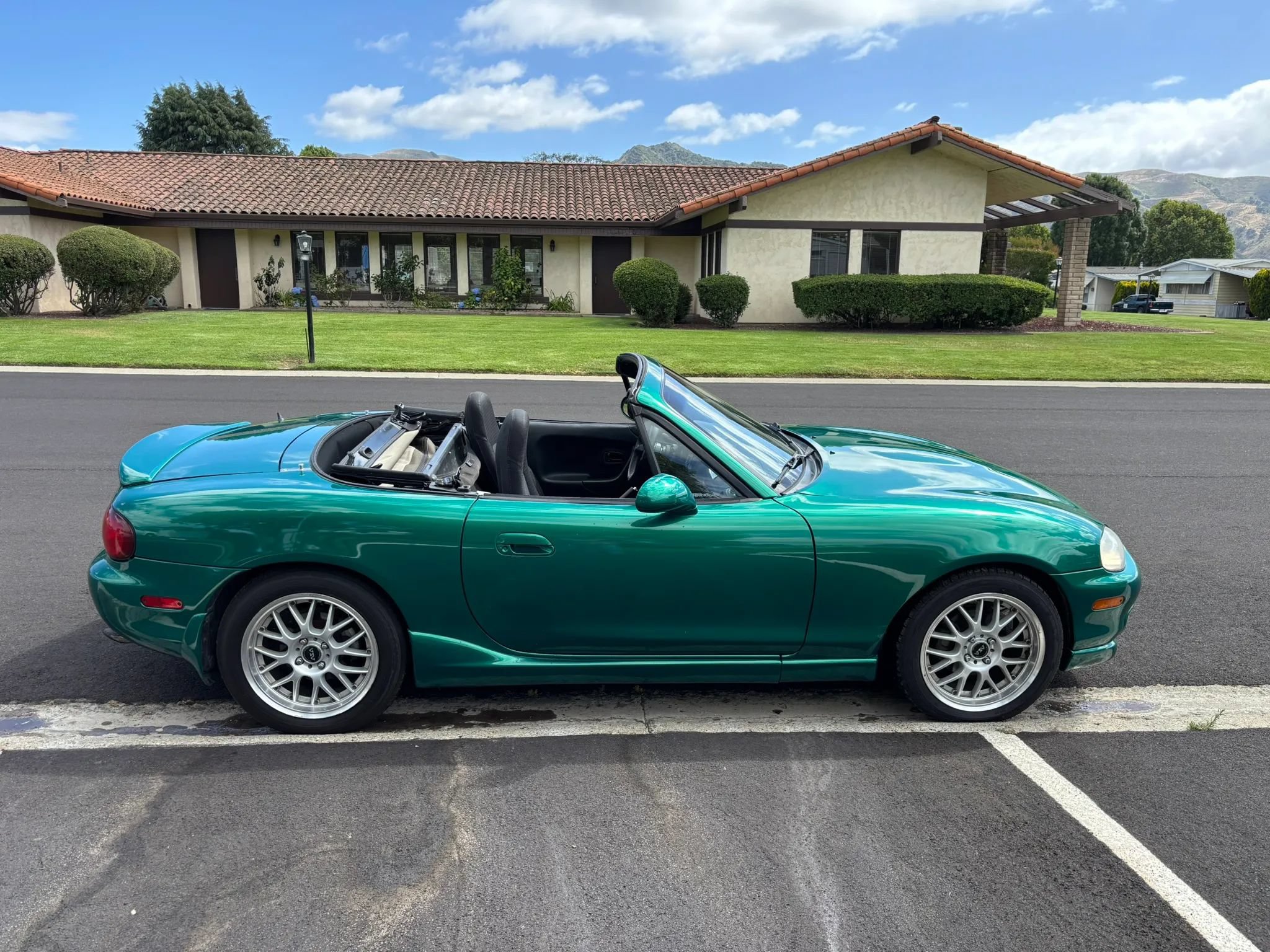 Used 2000 MAZDA MX-5 Miata RWD image 3