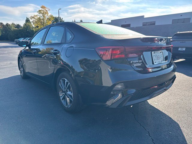 Used 2023 Kia Forte LXS w/ LXS Technology Package FWD image 3
