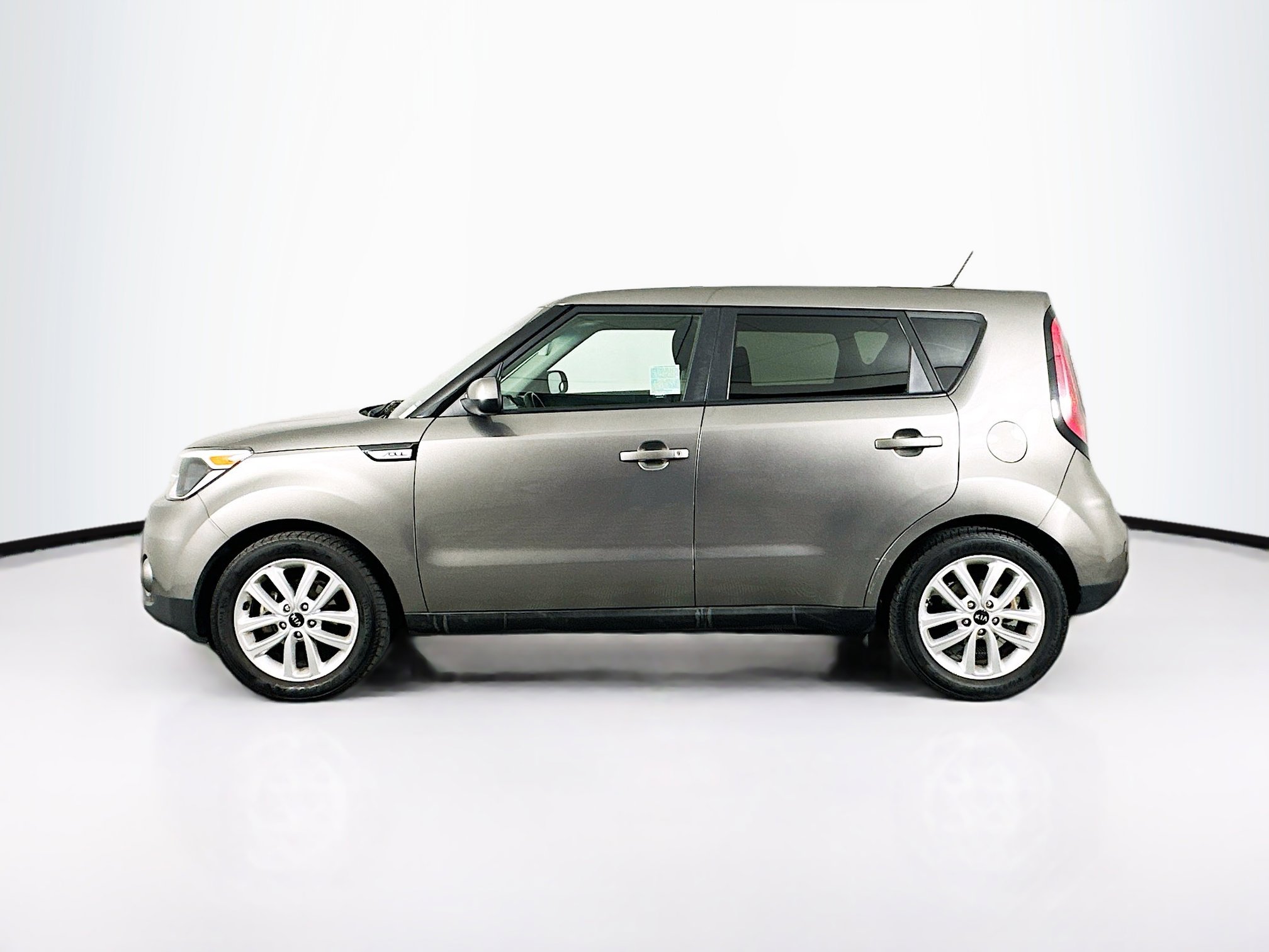 Used 2018 Kia Soul + image 4