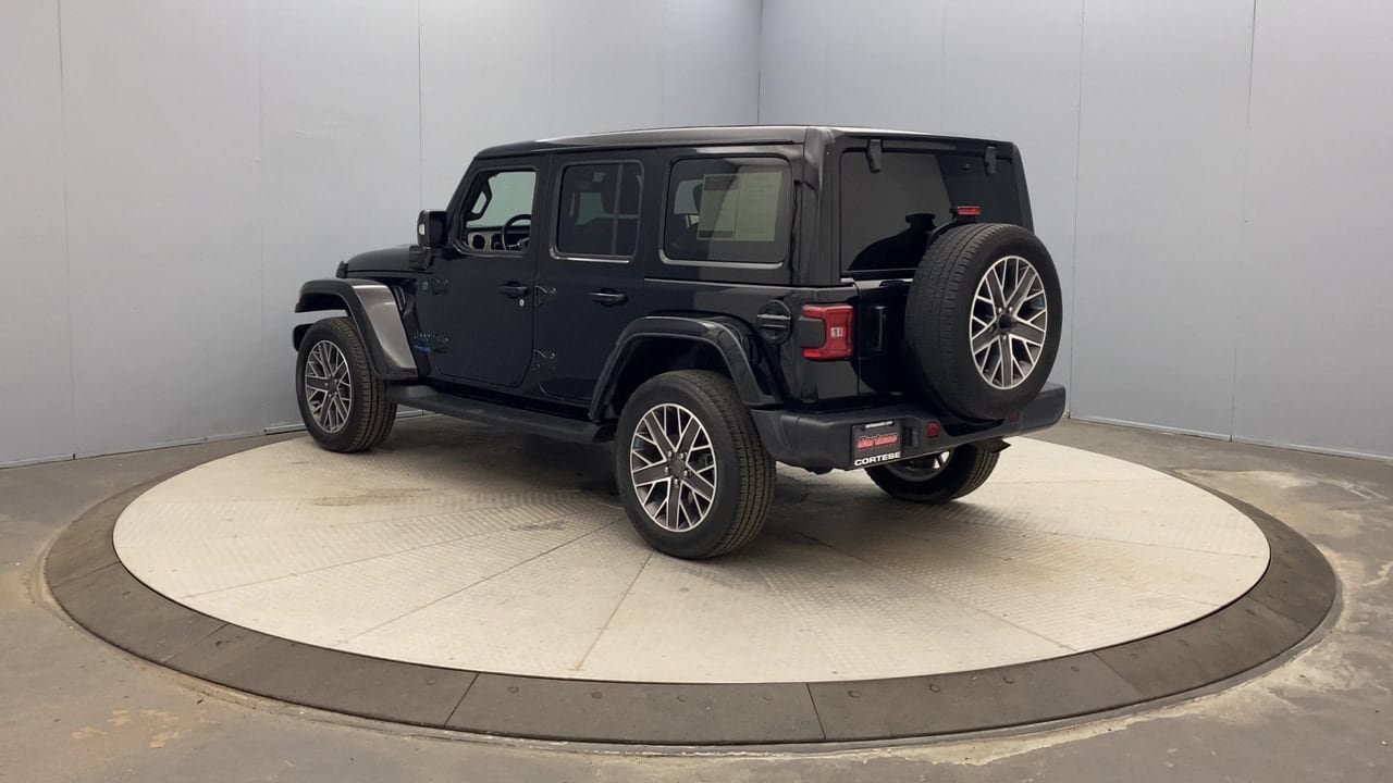 Used 2022 Jeep Wrangler Unlimited Sahara AWD/4WD image 3