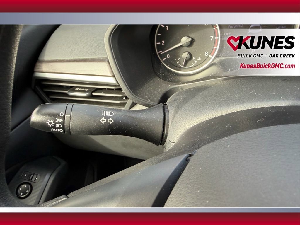 Used 2025 Nissan Altima 2.5 SV FWD image 14