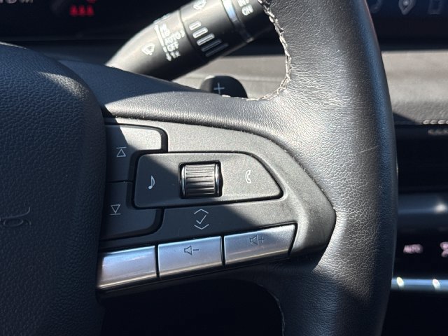 Used 2025 Cadillac XT4 Premium Luxury FWD image 30