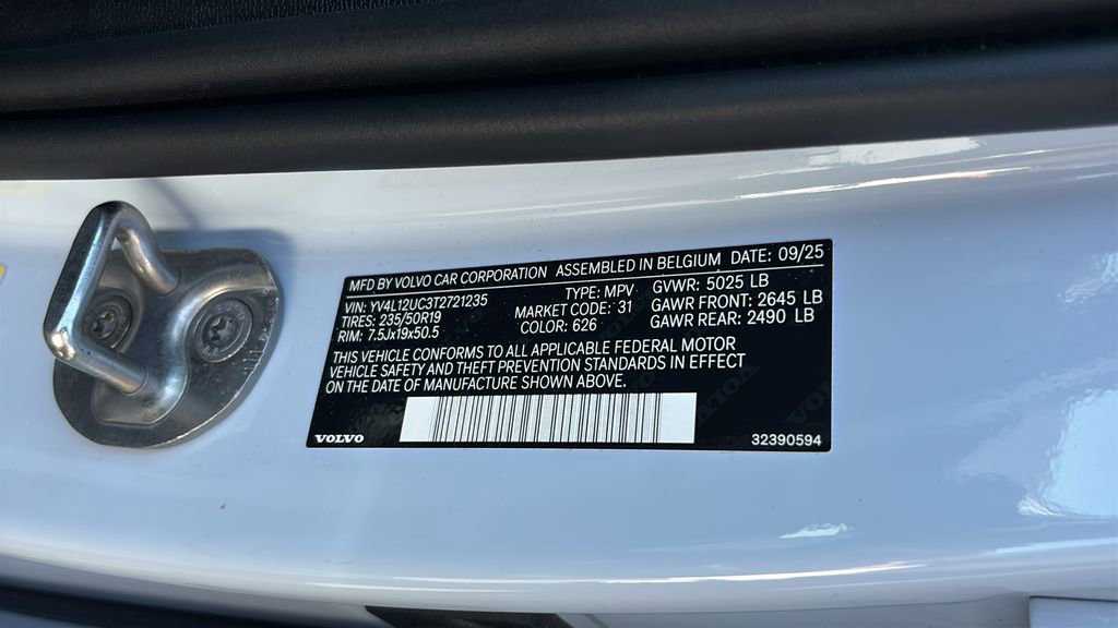 Certified 2026 Volvo XC40 B5 Plus AWD/4WD image 34