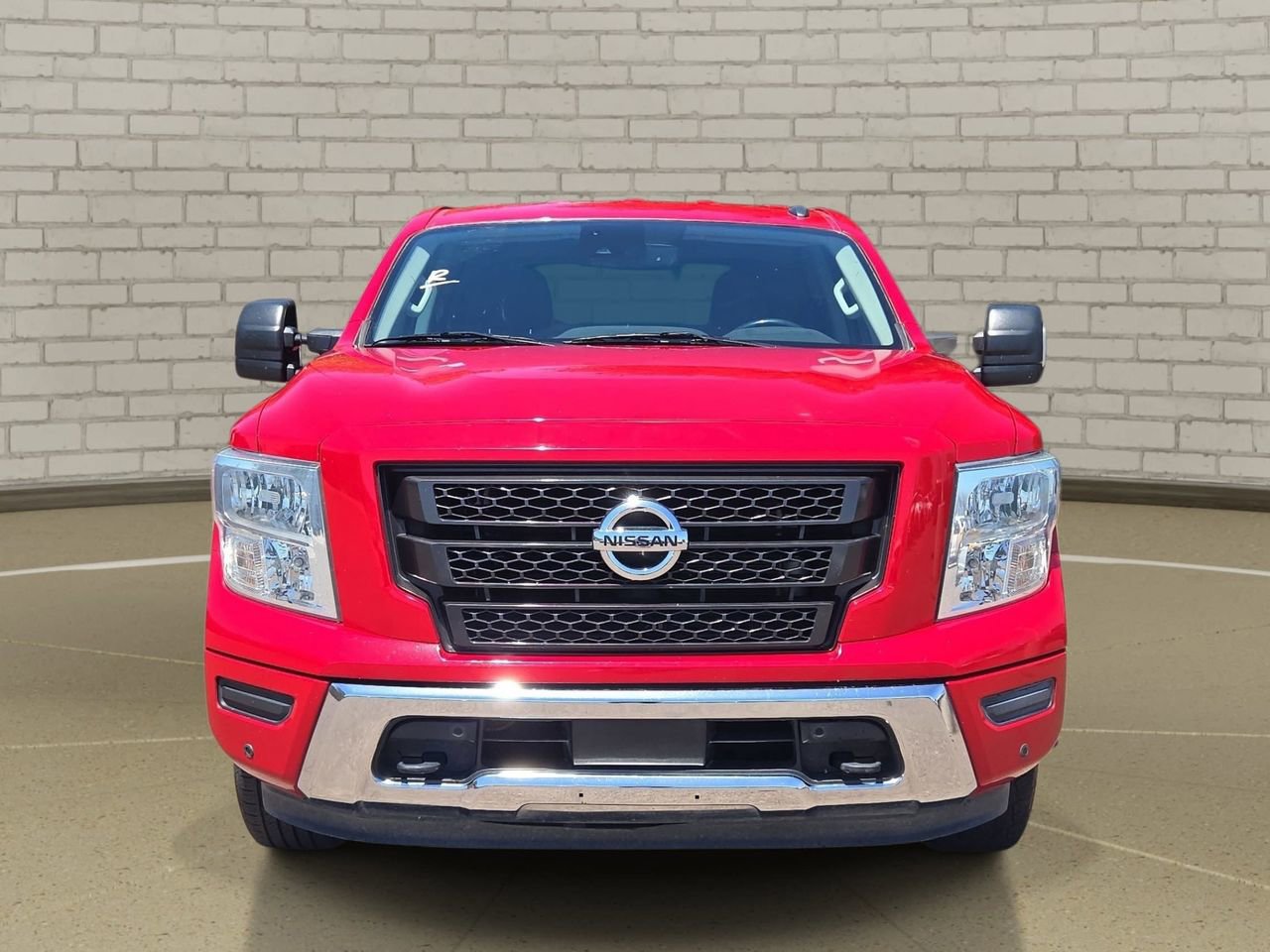 Used 2021 Nissan Titan SV w/ SV Convenience Package RWD image 2