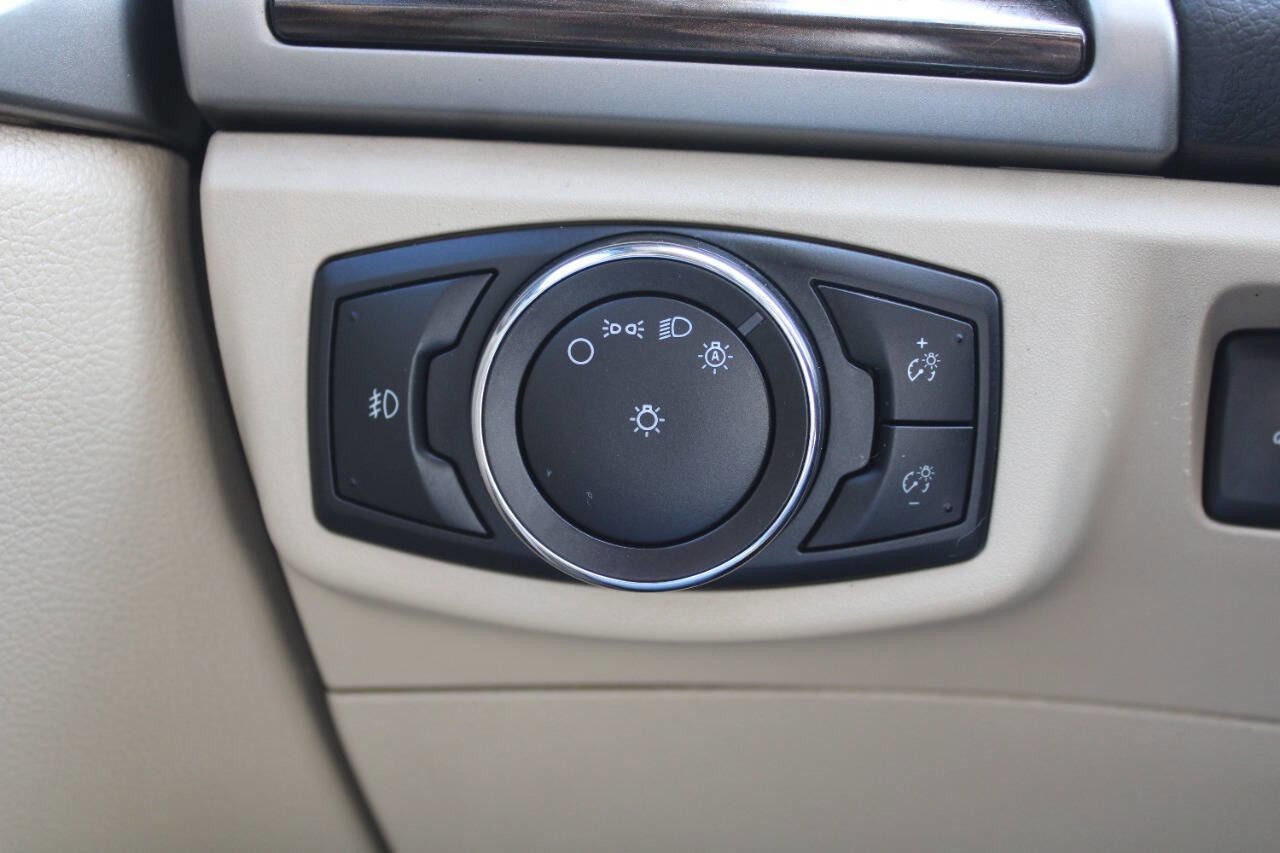 Used 2014 Ford Fusion SE w/ Equipment Group 202A image 43