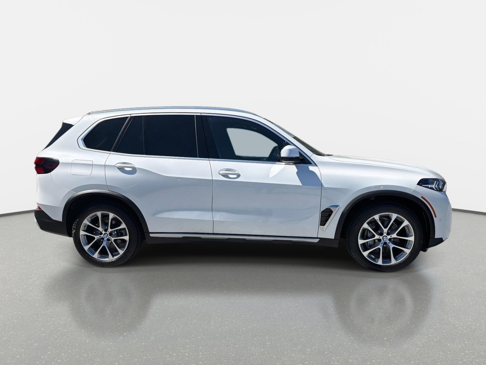 Used 2025 BMW X5 xDrive40i AWD/4WD image 2