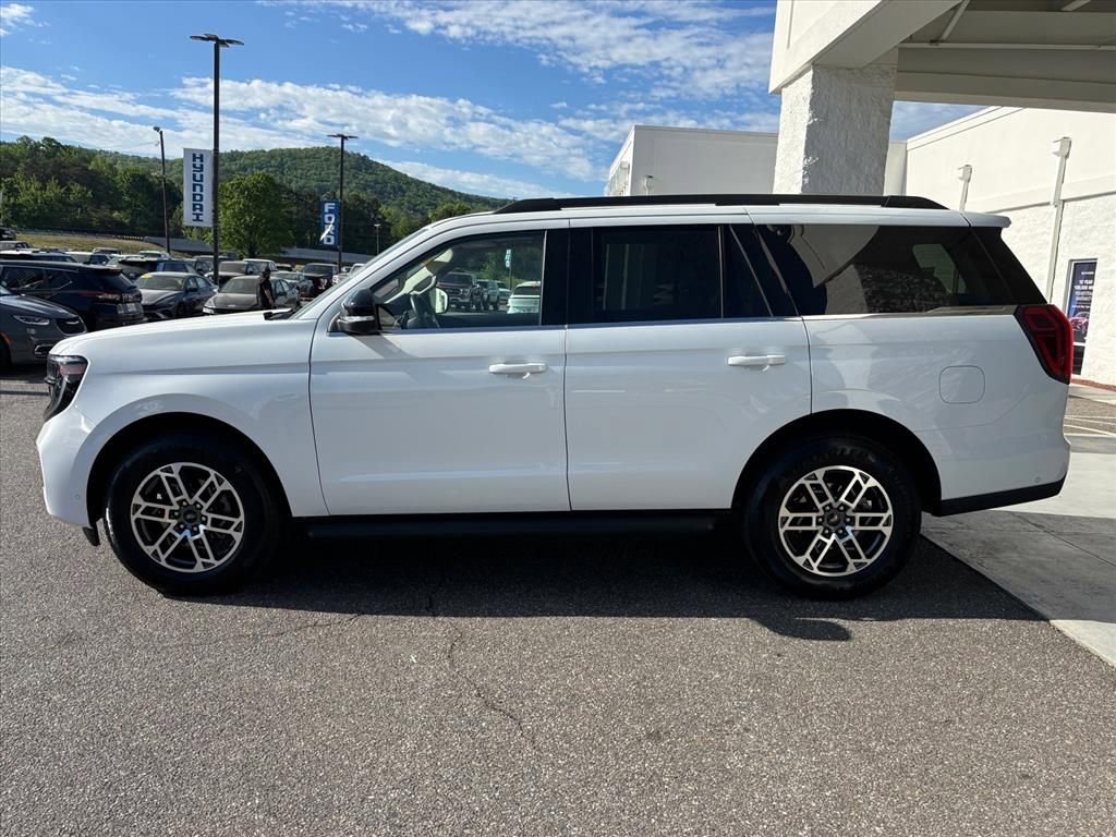 Used 2025 Ford Expedition Active RWD image 24