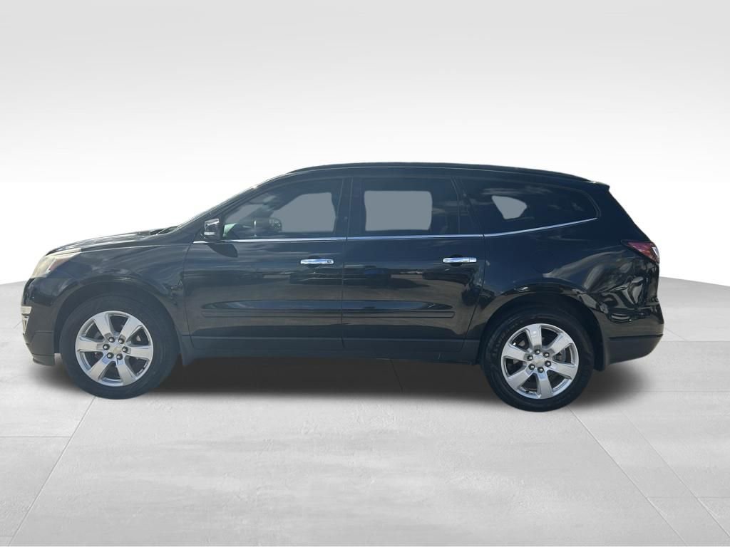 Used 2017 Chevrolet Traverse LT w/ Style and Technology Package image 2
