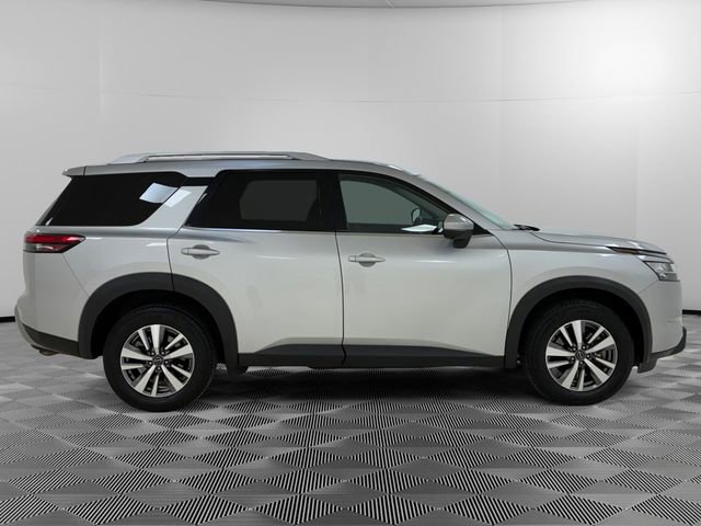 Used 2023 Nissan Pathfinder SL image 2