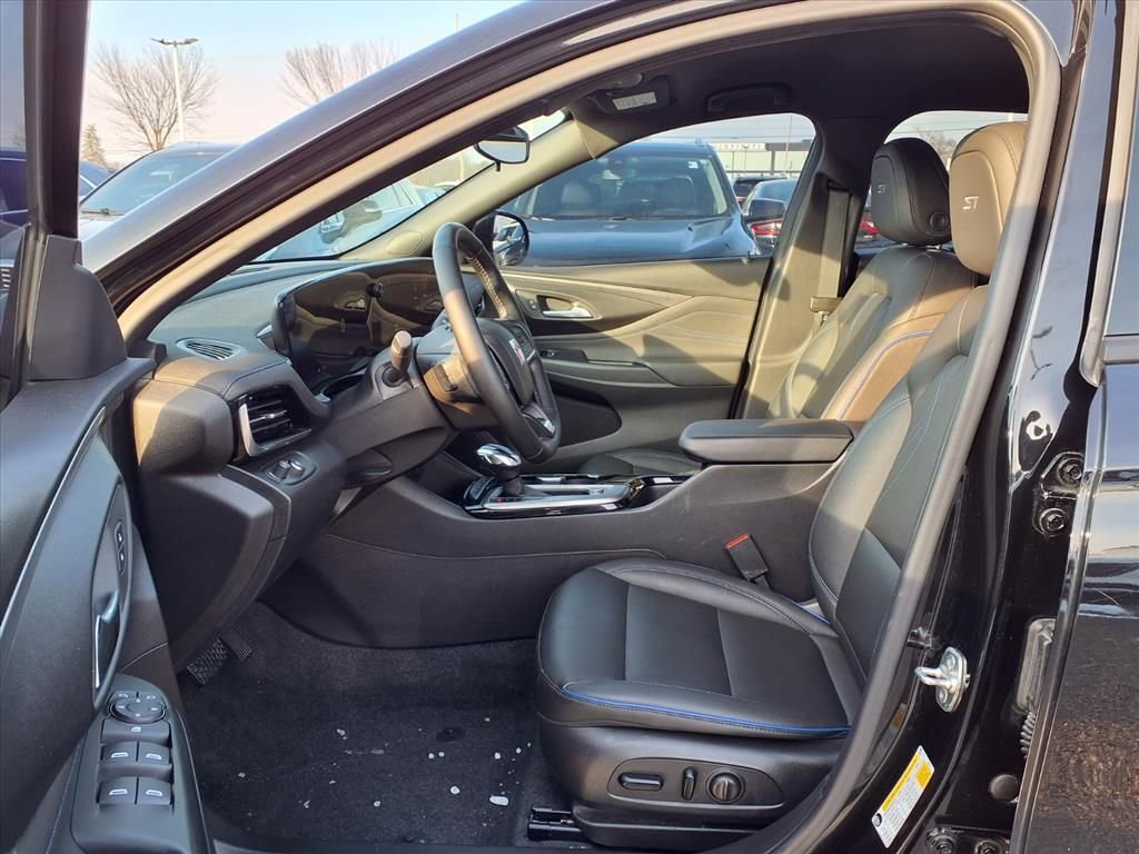 Used 2024 Buick Envista Sport Touring w/ Convenience I Package image 17