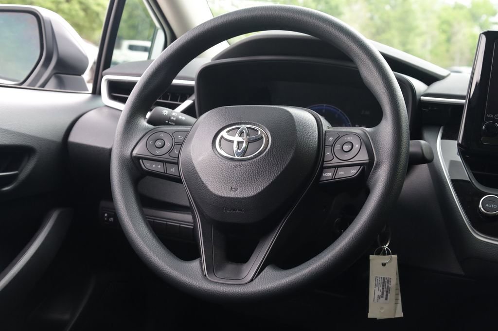 Used 2026 Toyota Corolla LE FWD image 6