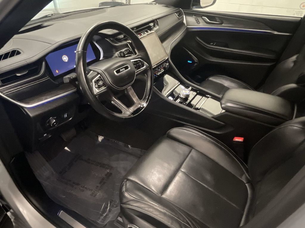Used 2021 Jeep Grand Cherokee L Overland w/ Advanced Protech Group III AWD/4WD image 4