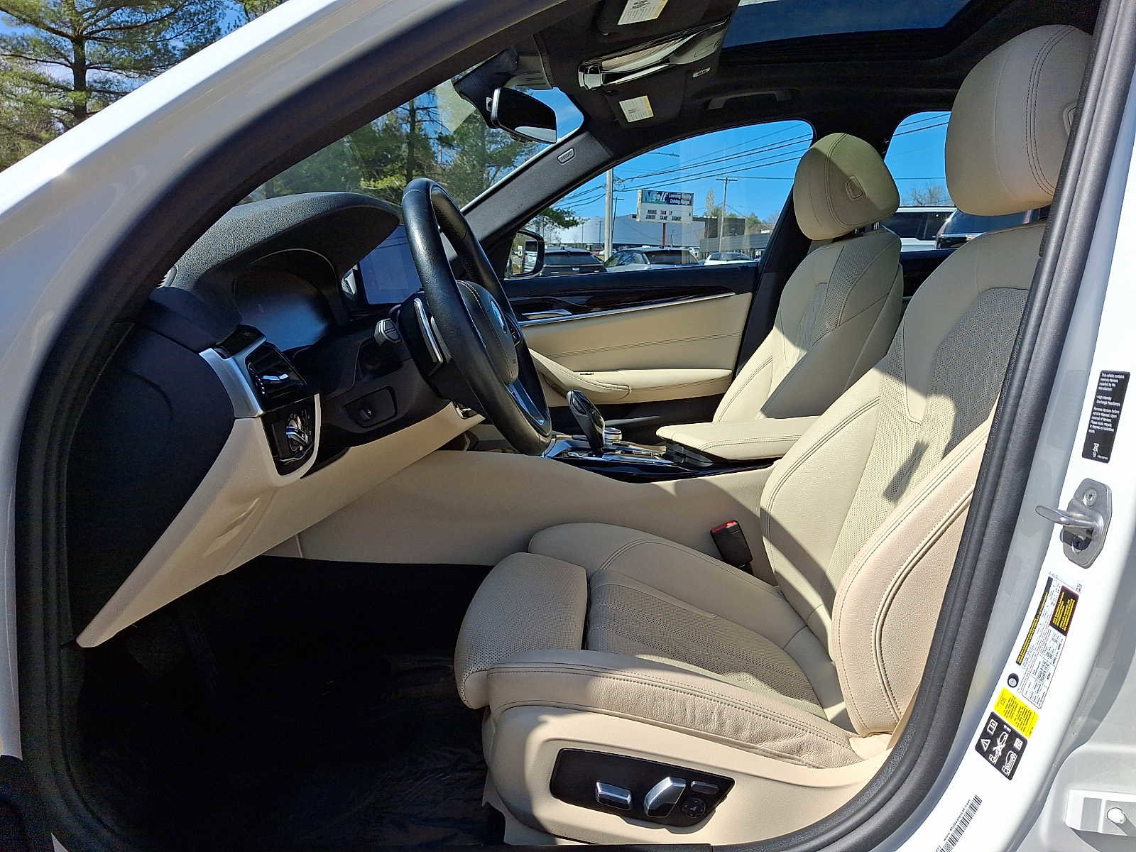 Used 2022 BMW 540i xDrive w/ Convenience Package image 17