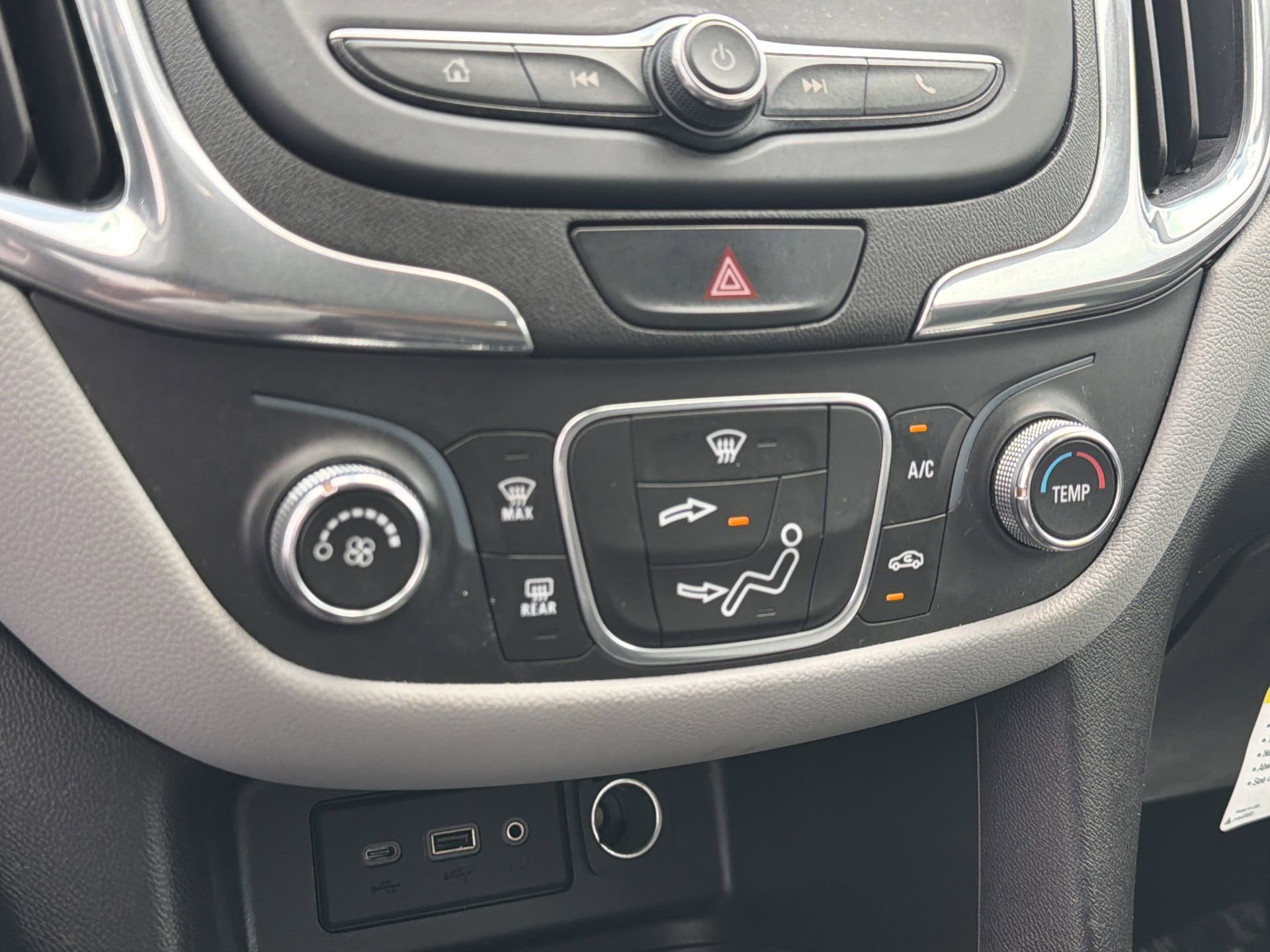 Used 2020 Chevrolet Equinox LS AWD/4WD image 8