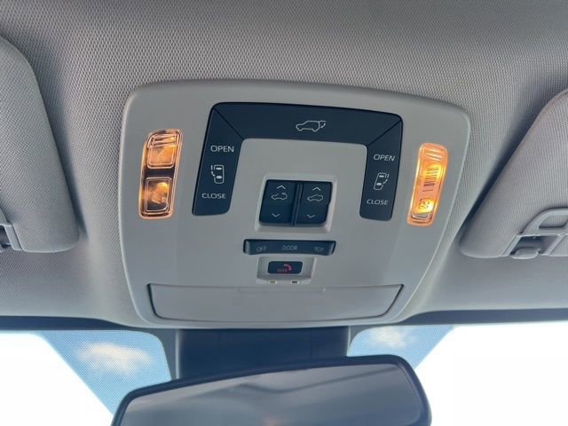 Used 2024 Toyota Sienna XLE image 27