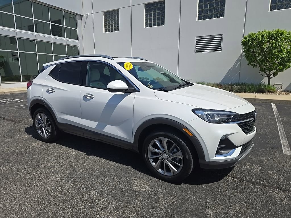 Used 2023 Buick Encore GX Essence w/ Experience Buick Package FWD image 4