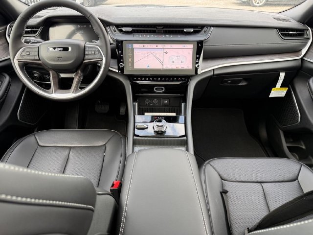 New 2026 Jeep Grand Cherokee L Limited w/ Luxury Tech Group II AWD/4WD image 15