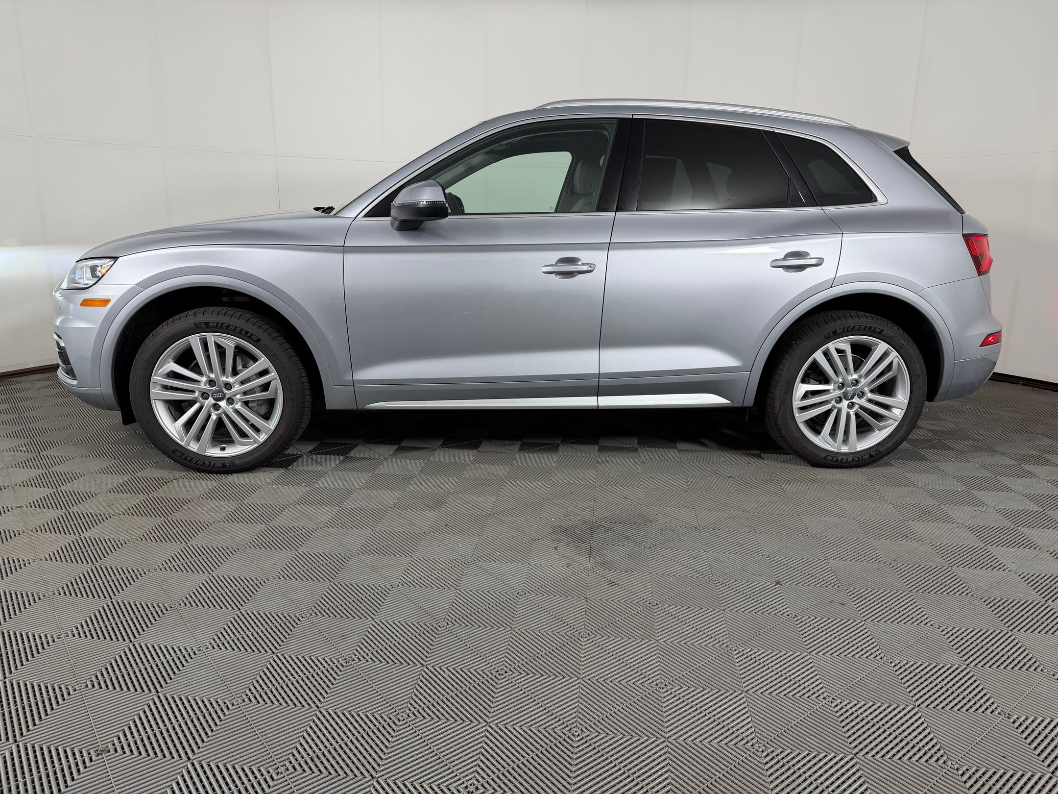 Used 2018 Audi Q5 Prestige w/ Prestige Package AWD/4WD image 2